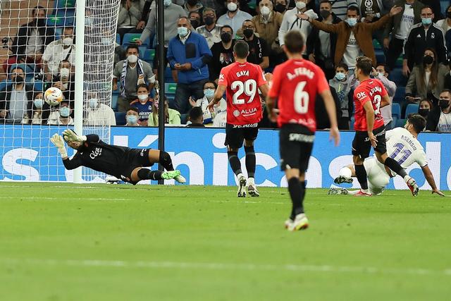 罗马诺：曼联支持奥纳纳&对他有信心