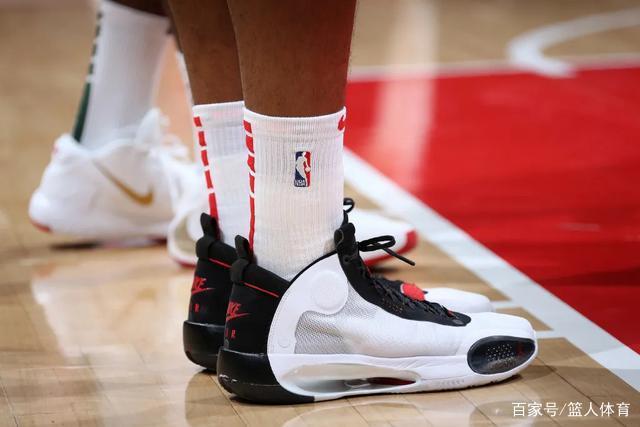 赵继伟22+10张镇麟33分辽宁胜广州 崔永熙16分